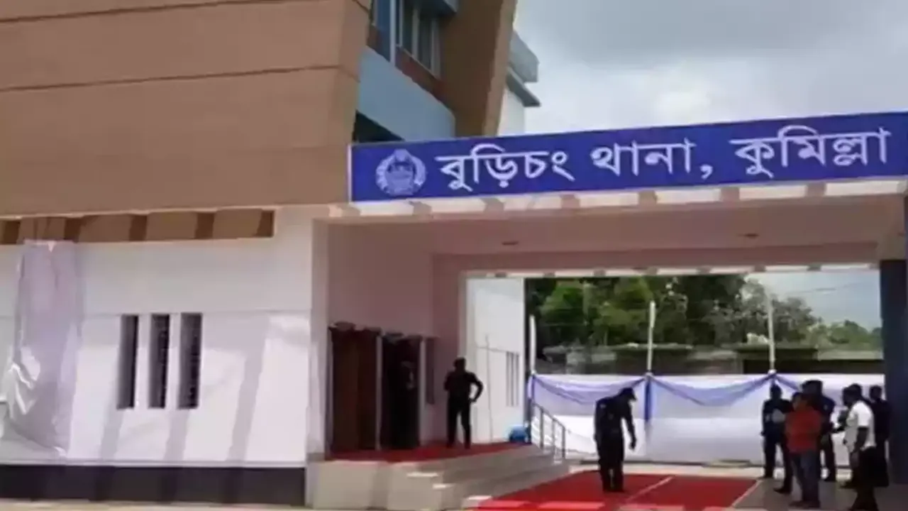 দায়িত্বে অবহেলার অভিযোগে বৃদ্ধ পাহারাদারকে পেটালেন যুবদল নেতা